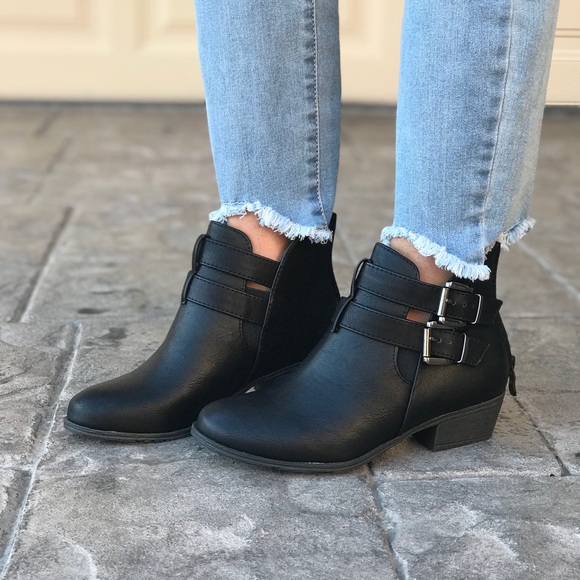 Boutique Shoes - Double Buckle Straps Low Heel Ankle Booties